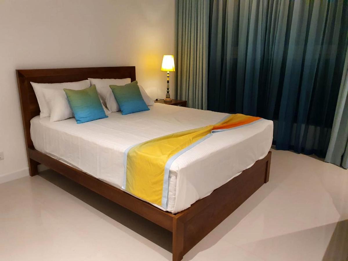 Hasara Oceanfront Apartments Galle Esterno foto