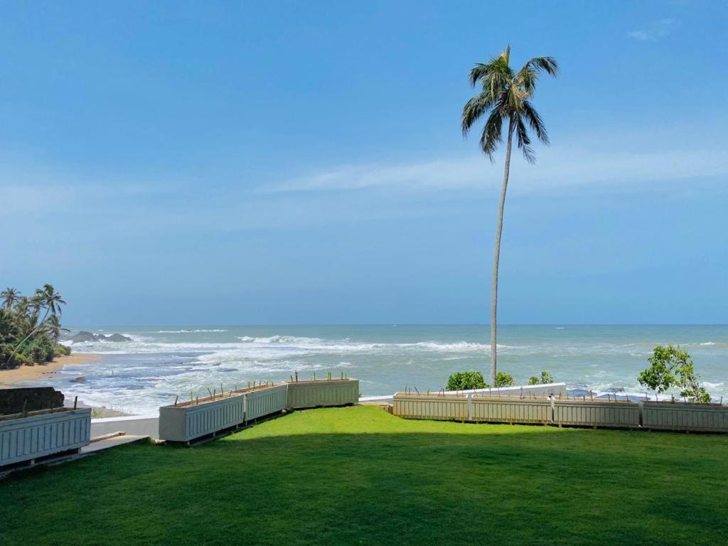 Hasara Oceanfront Apartments Galle Esterno foto