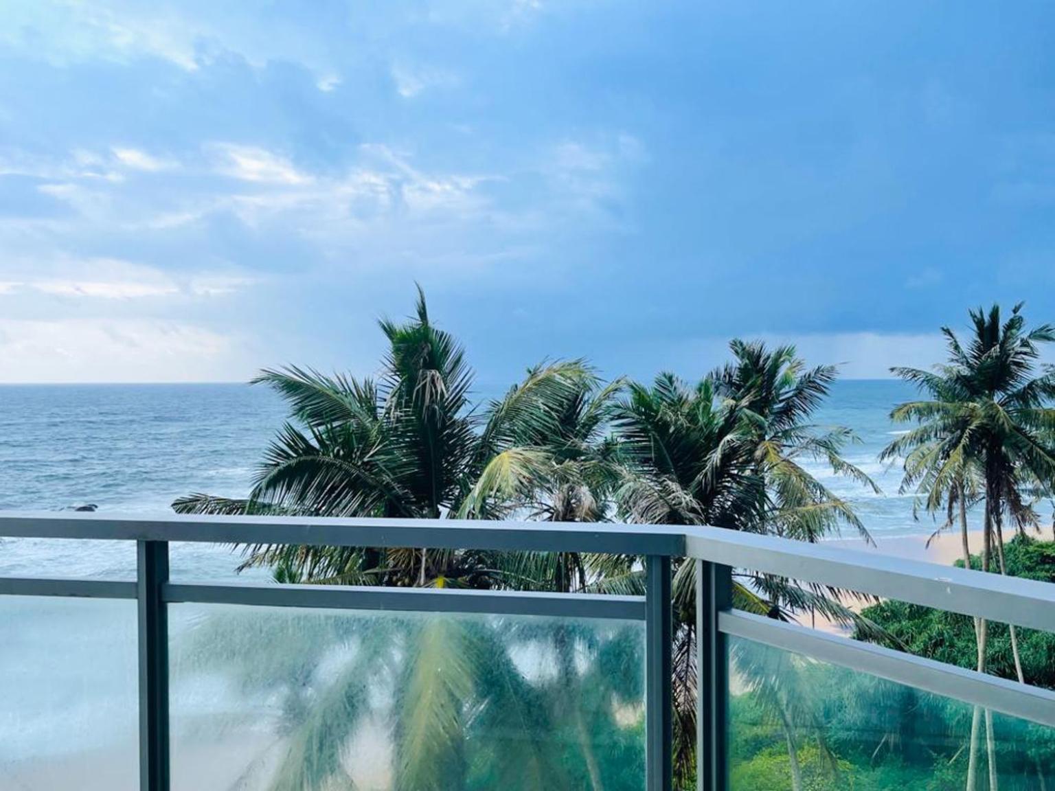 Hasara Oceanfront Apartments Galle Esterno foto