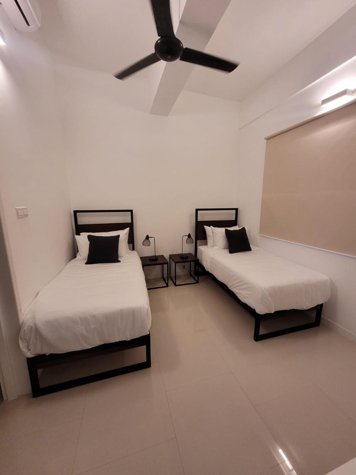 Hasara Oceanfront Apartments Galle Esterno foto