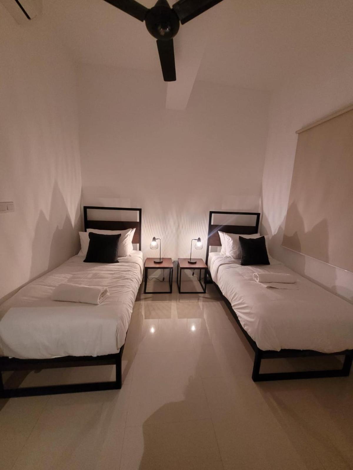 Hasara Oceanfront Apartments Galle Esterno foto