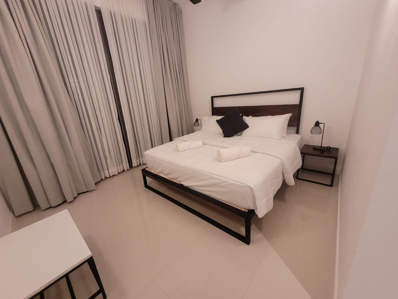 Hasara Oceanfront Apartments Galle Esterno foto