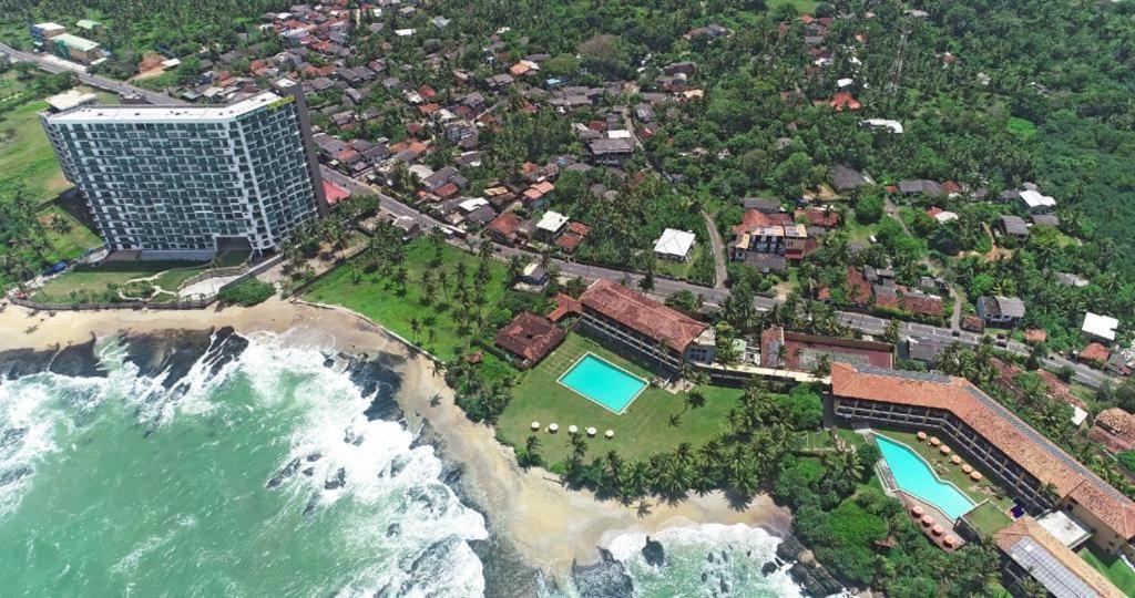 Hasara Oceanfront Apartments Galle Esterno foto